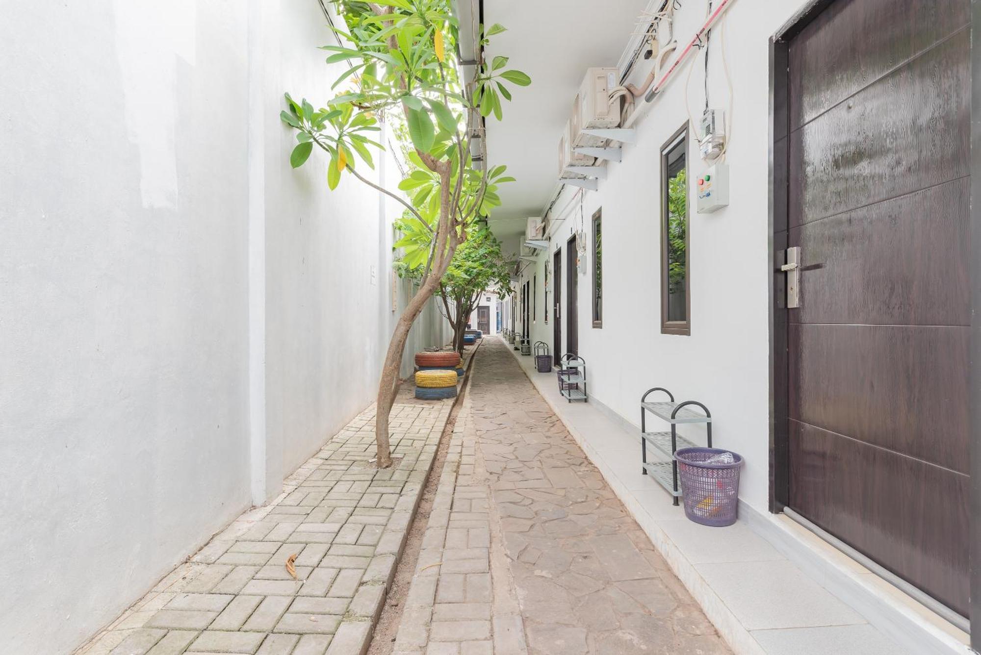 Reddoorz At Jalan Otista Karawang Hotel Eksteriør billede