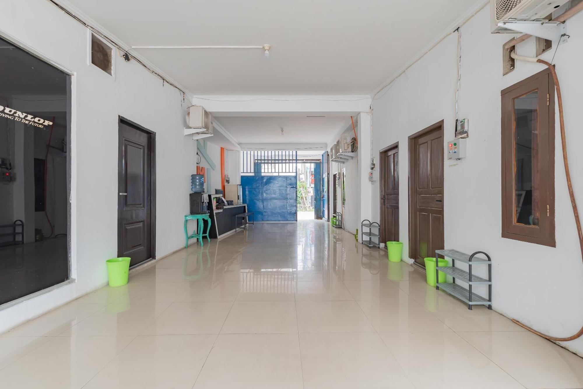 Reddoorz At Jalan Otista Karawang Hotel Eksteriør billede