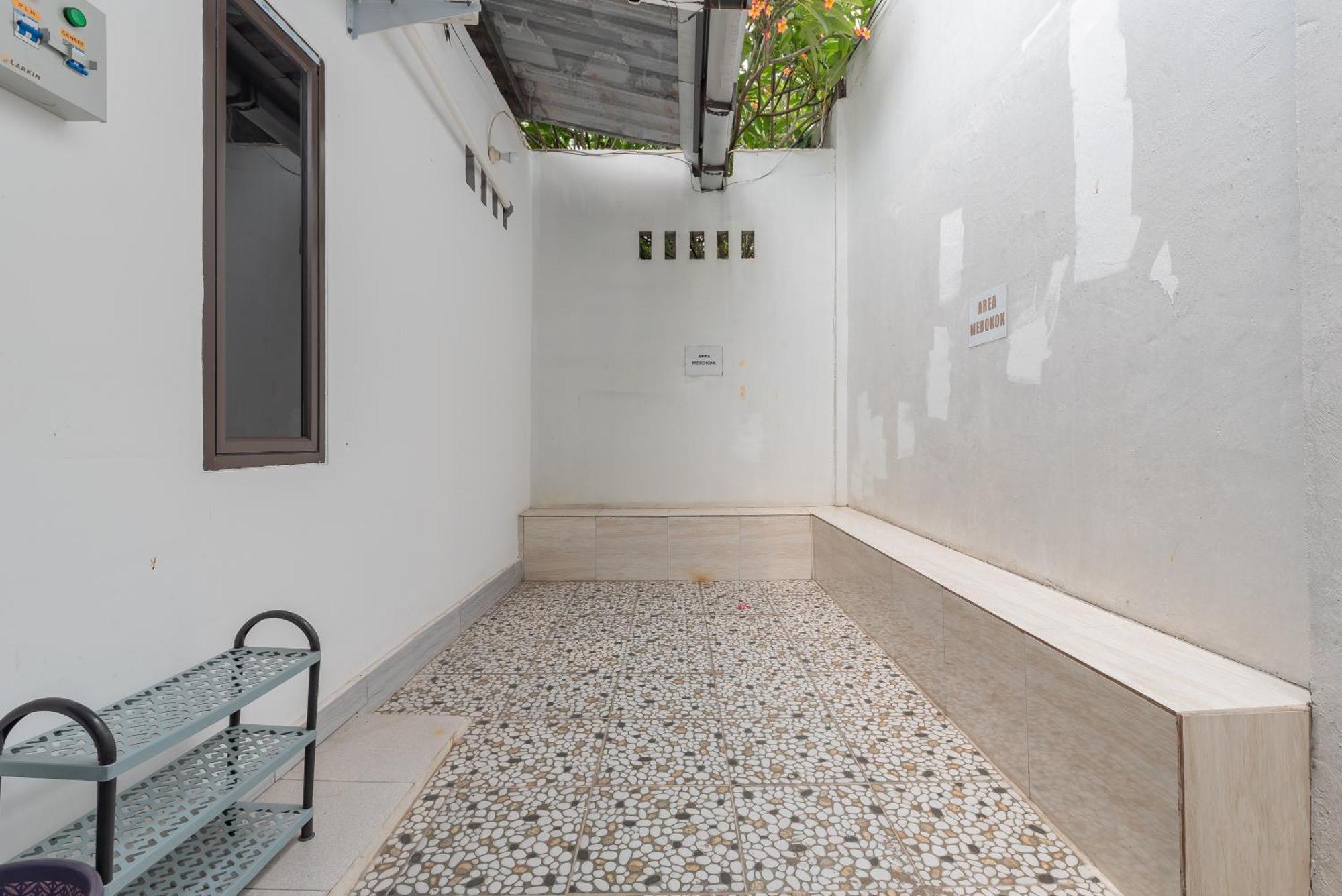 Reddoorz At Jalan Otista Karawang Hotel Eksteriør billede