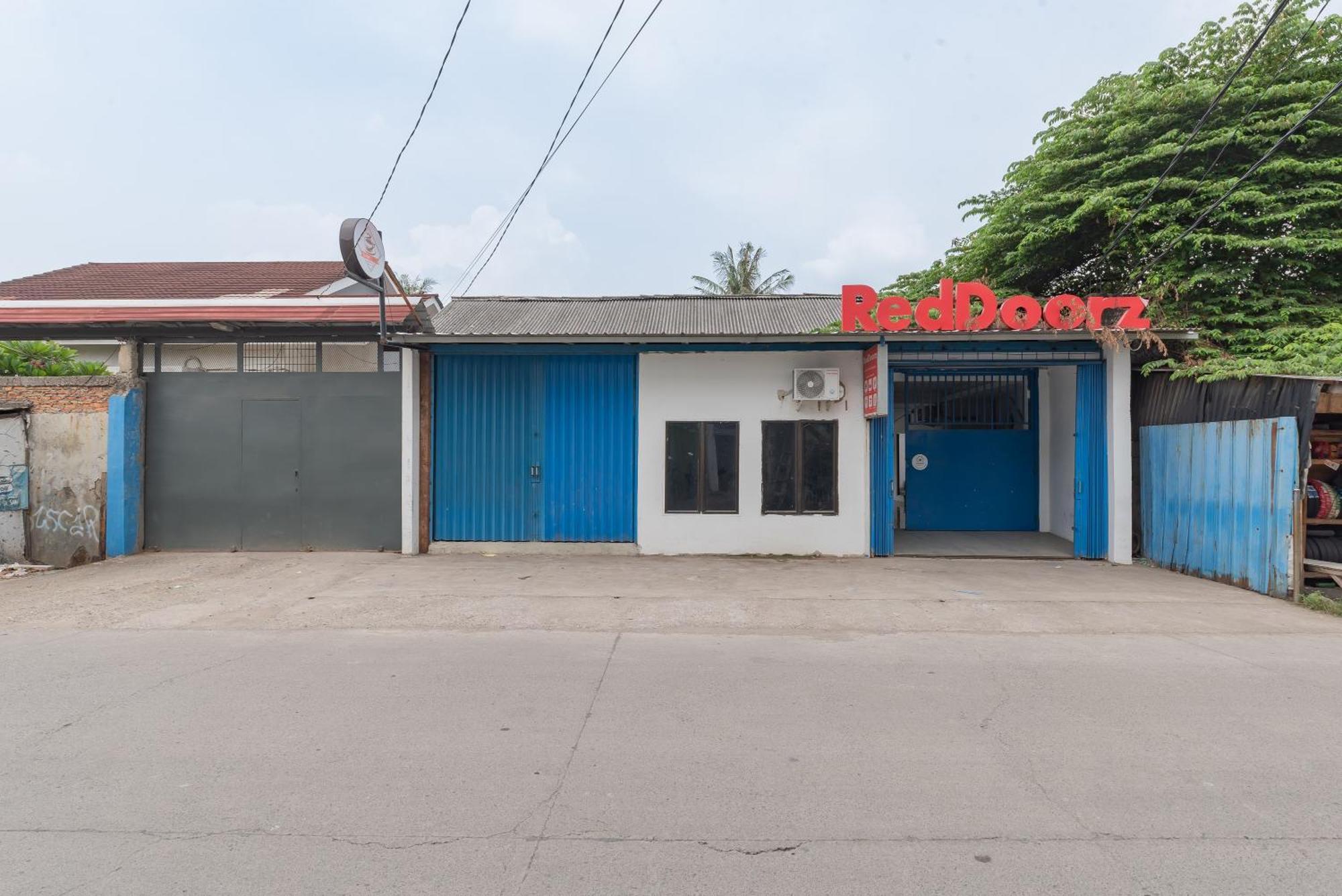 Reddoorz At Jalan Otista Karawang Hotel Eksteriør billede