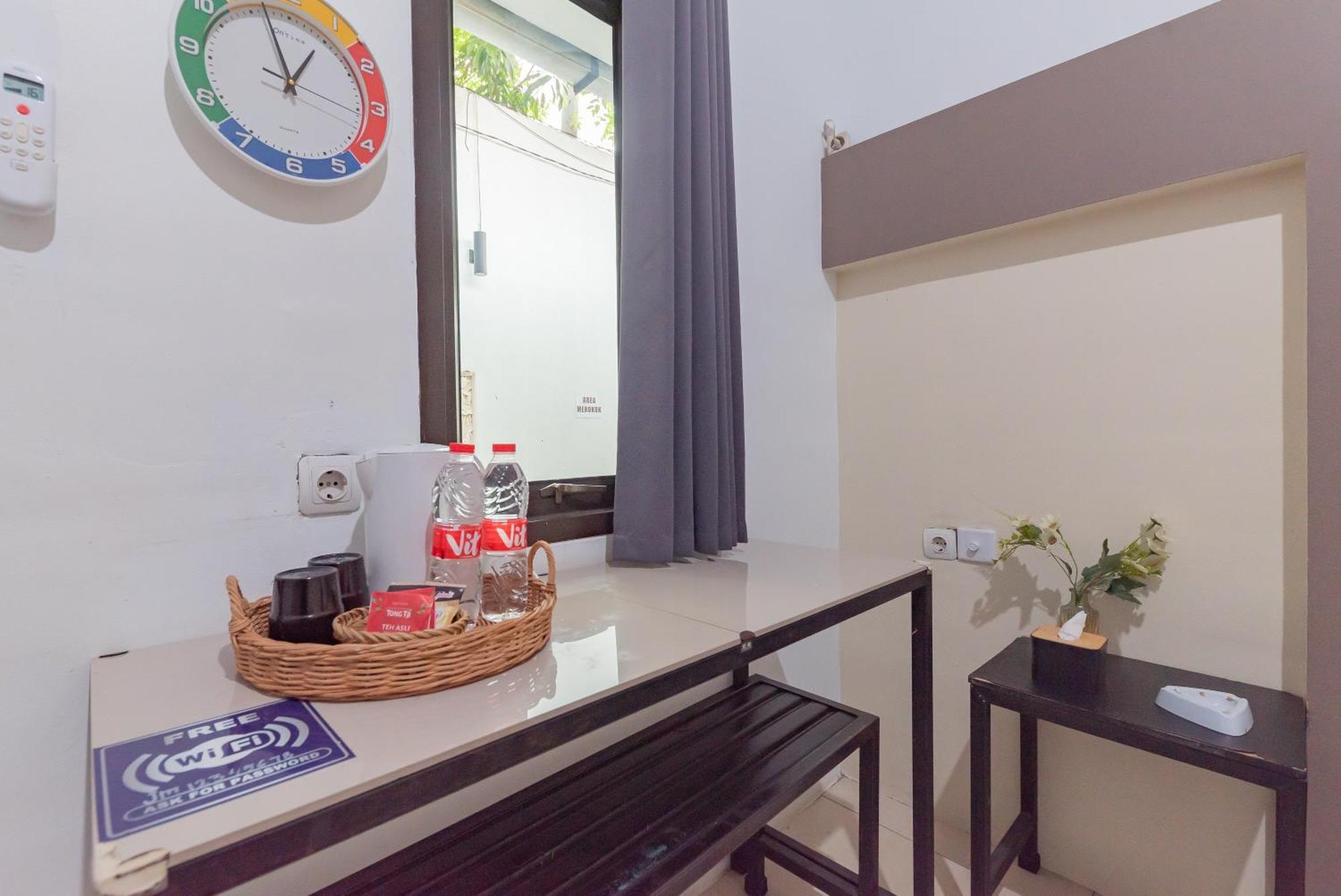 Reddoorz At Jalan Otista Karawang Hotel Eksteriør billede