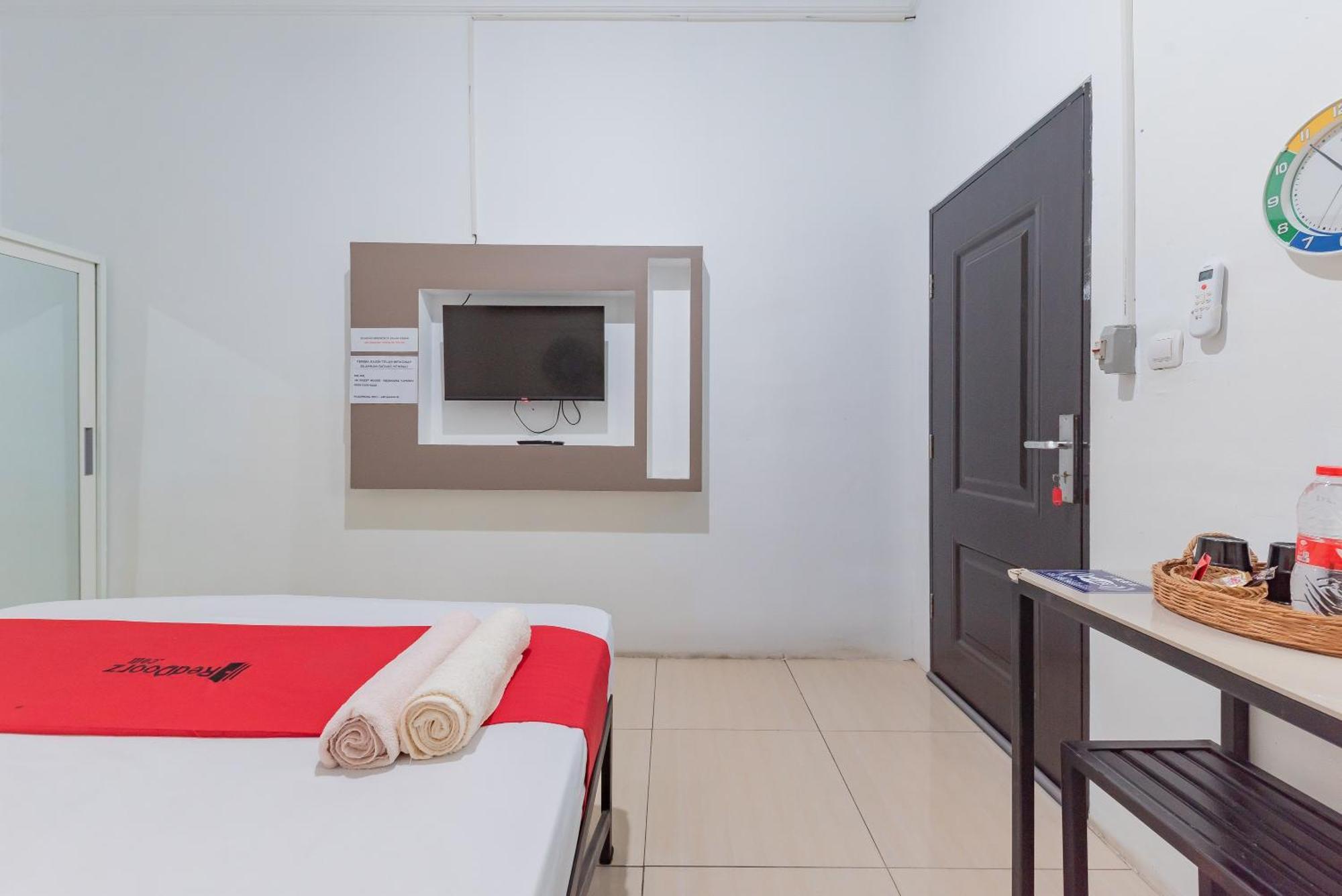 Reddoorz At Jalan Otista Karawang Hotel Eksteriør billede